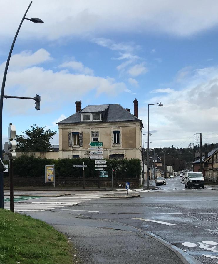 T2 Home Sweet Home Gare Wifi Parking Évreux Dış mekan fotoğraf